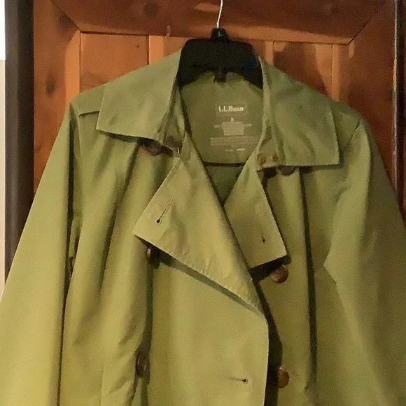 Gorgeous Green Trenchcoat - Picture 1 of 7